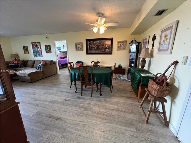 Photo - 1400 St Charles Pl Unidad 701