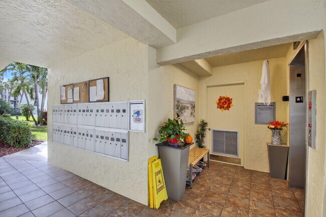 Photo - 23279 Barwood Ln N Unit 402