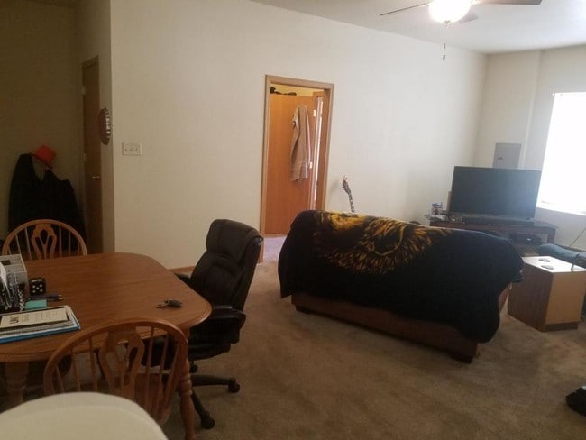 Photo - 33 N Main St