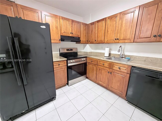 Photo - 1913 S Ocean Dr Unidad 410