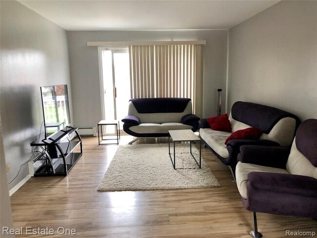 Photo - 2420 Parmenter Blvd Unidad 210