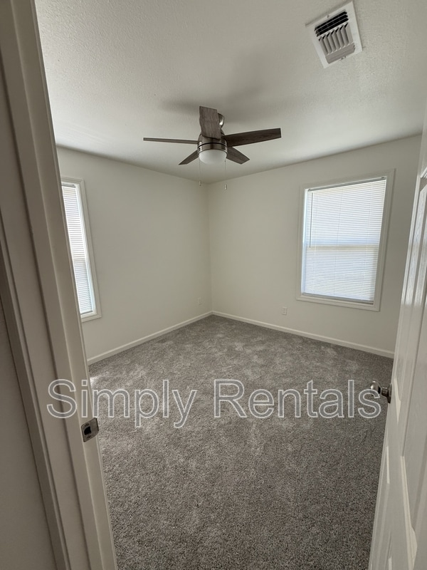 Photo - 831 Fisher St