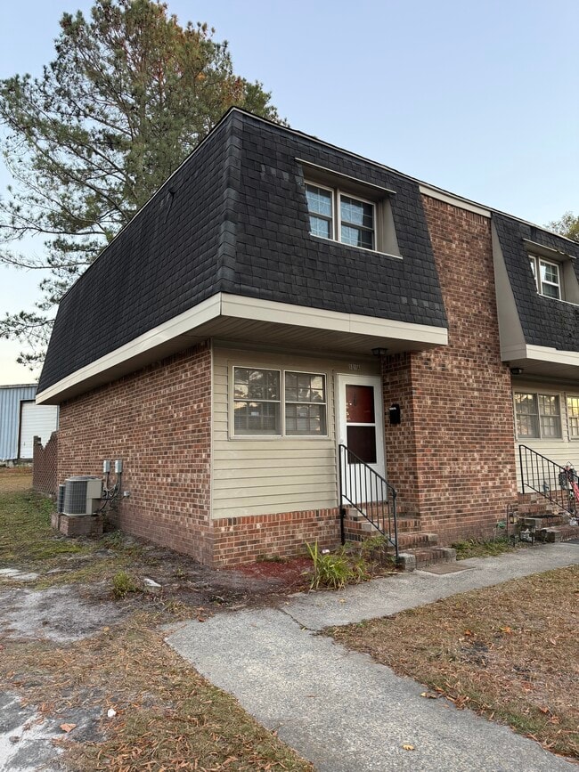 Building Photo - 101 Woodside Ave Unit #A