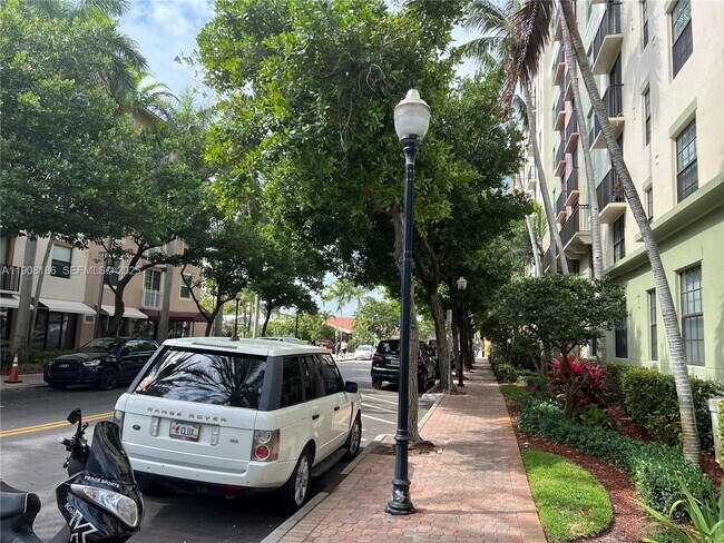 Photo - 1900 Van Buren St Unidad 305B