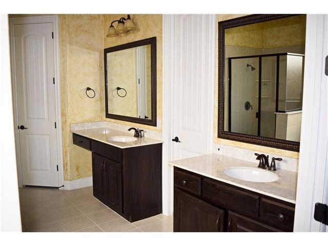 Photo - 115 Oakwood Ln