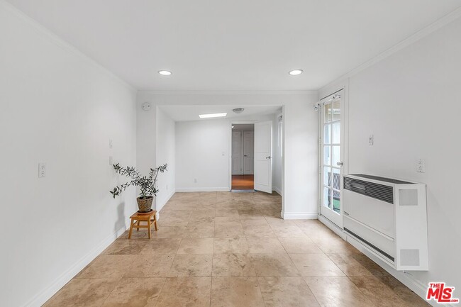 Photo - 746 Ashland Ave Unidad GH