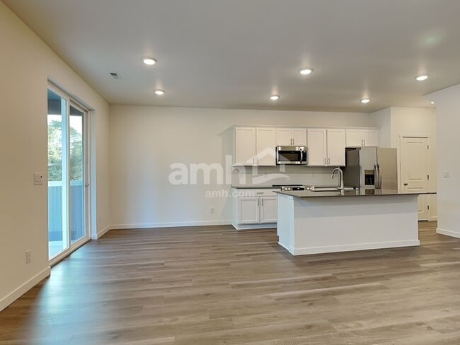 Photo - 8922 50th Ave SE