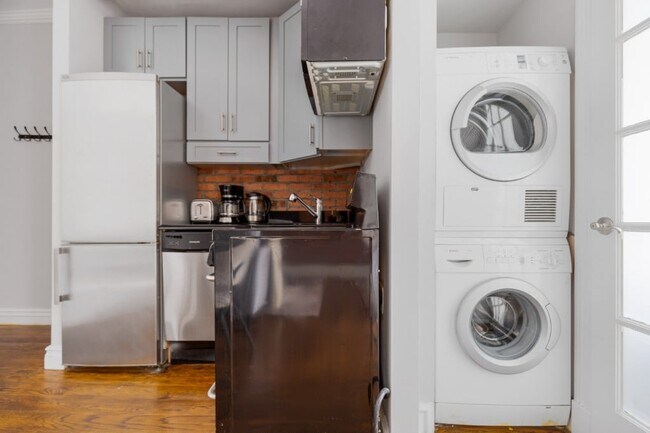 Photo - 330 E 35th St Unit 35