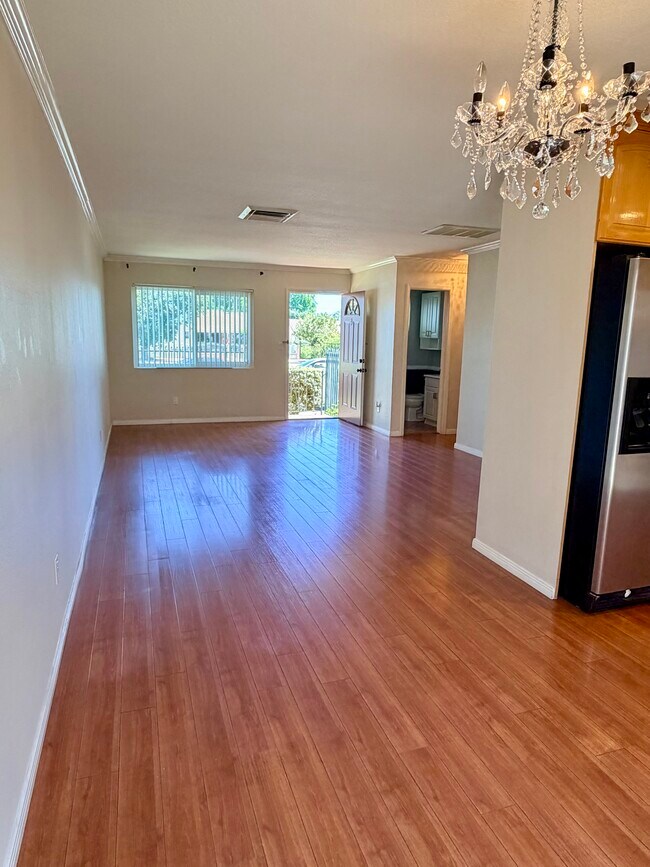 Photo - 17041 Roscoe Blvd
