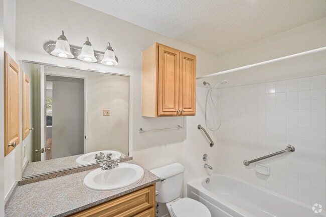 1BR, 1BA - 700SF - Bathroom