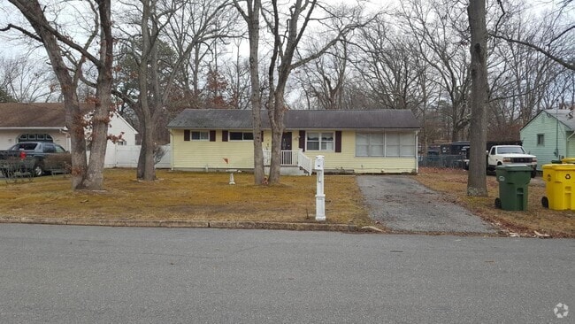 Building Photo - 1319 Eisenhower St Rental