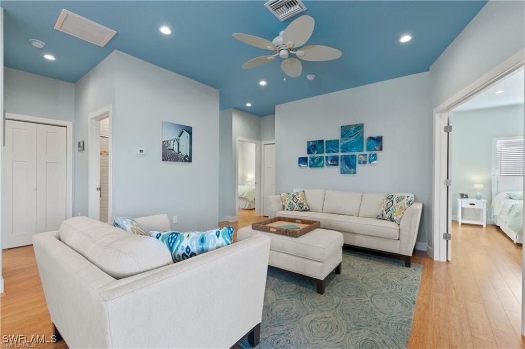 Photo - 11467 Island Ave