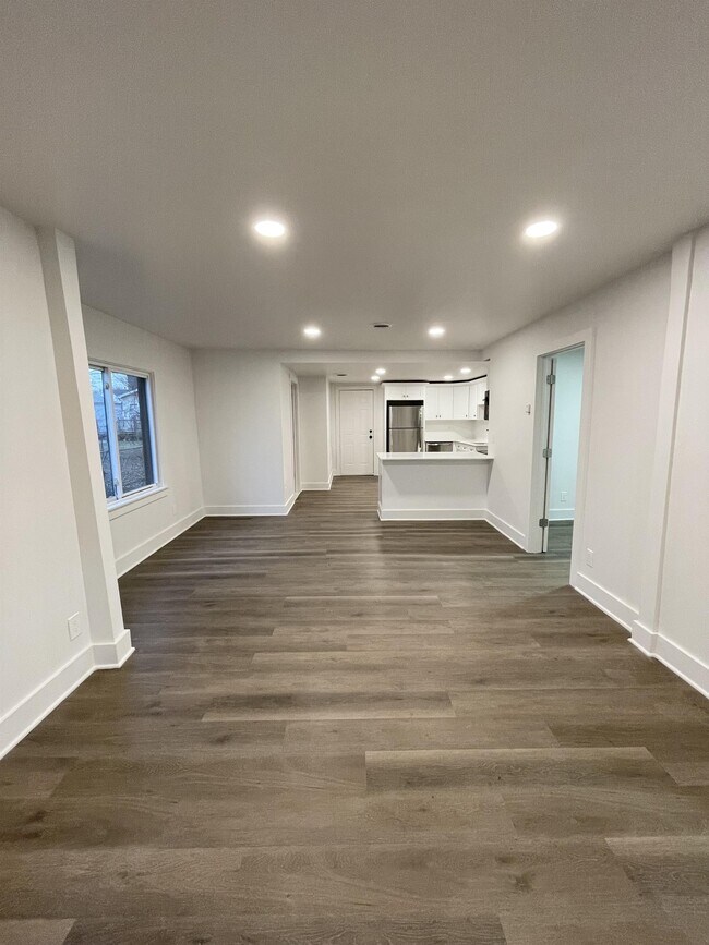 90 W Meyers Ave
