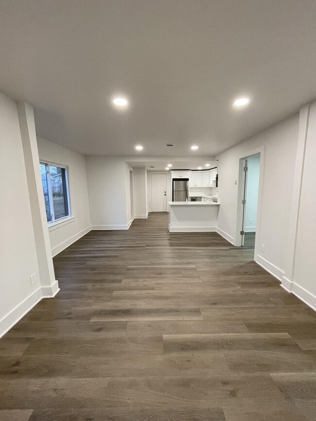 Photo - 90 W Meyers Ave