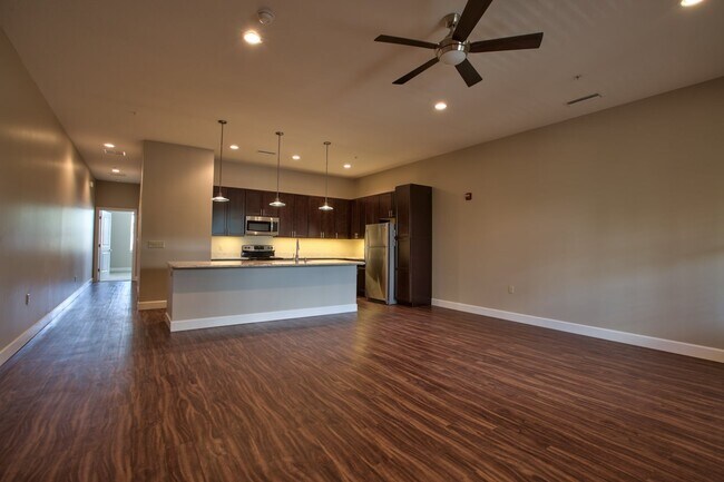 Photo - 1525 W Tennessee St House