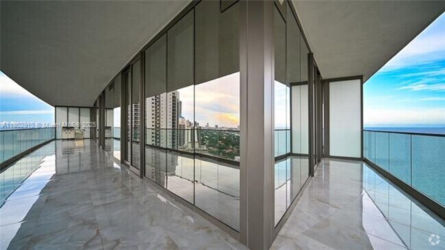 Building Photo - 18975 Collins Ave Unit 18975 Collins Ave appt 2105 Rental
