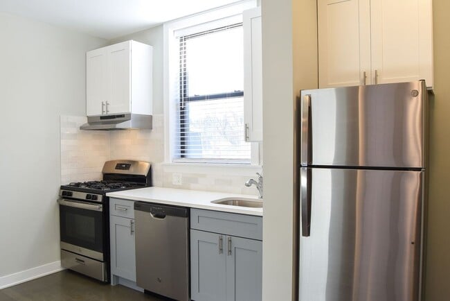 Building Photo - 3923 N Keeler Ave Unit 1