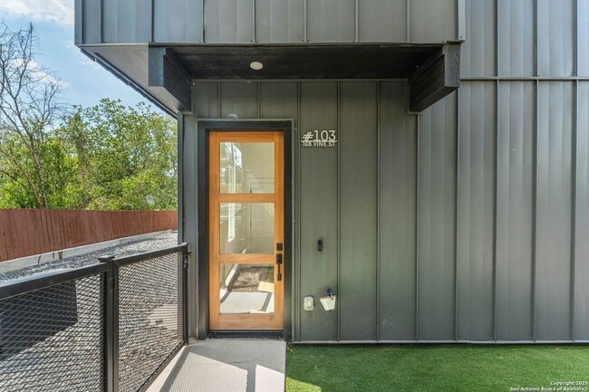 Photo - 108 Vine St