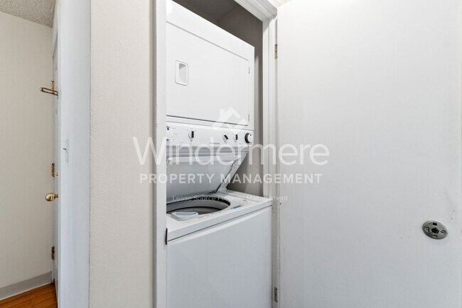 Photo - Beautiful and remodeled 1-Bedroom Apartmen... Unit #11