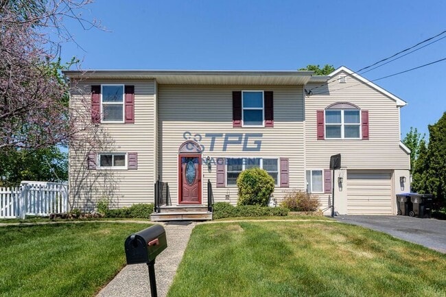 Photo - 8 Windsor Dr