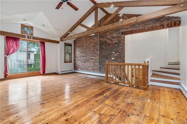 Photo - 239 Bradley St