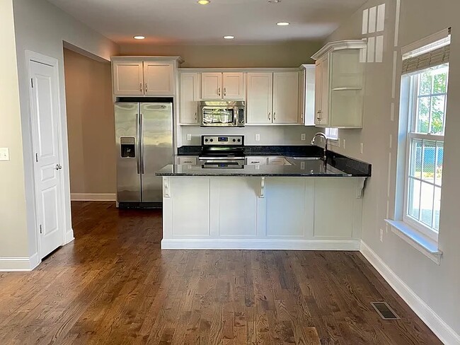 Photo - 114 W 19th St