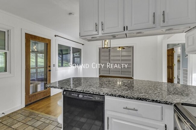 Building Photo - 6232 Henry Ford Dr Rental