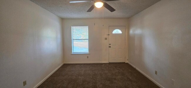 Photo - Available! 2 Bedroom 1 Bath Close to Everything! Longview, TX!