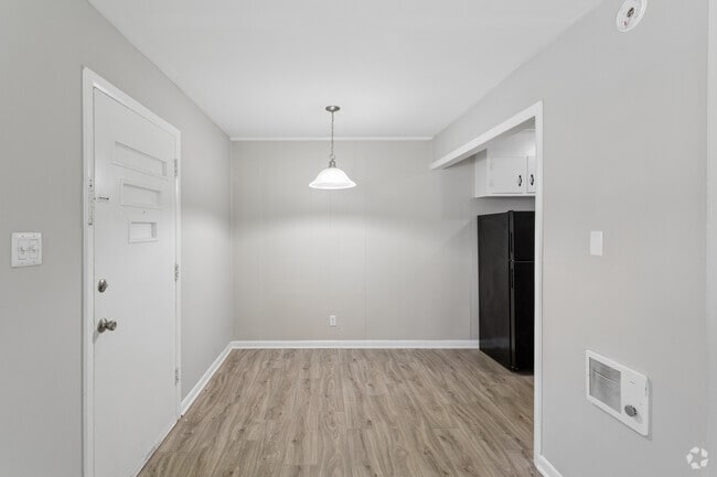 1BR, 1BA - 750SF - Dining Area