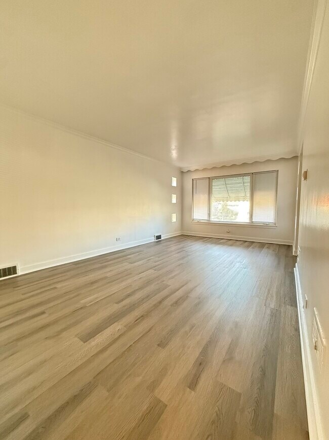 Photo - 8542 S Winchester Ave