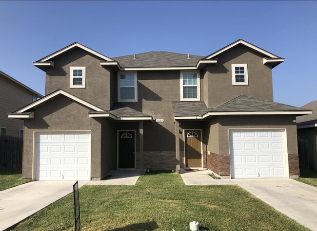 Building Photo - "Spacious 3-Bed Condo with Granite Countertops & 2.5 Baths in Prime San Antonio Location!" Unit 1