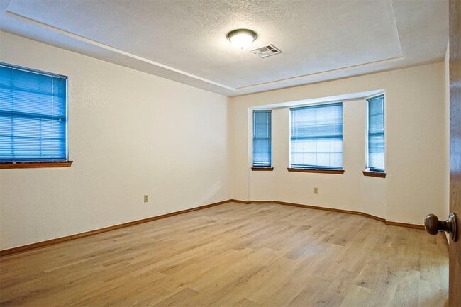 Photo - 1125 N Patterson Dr