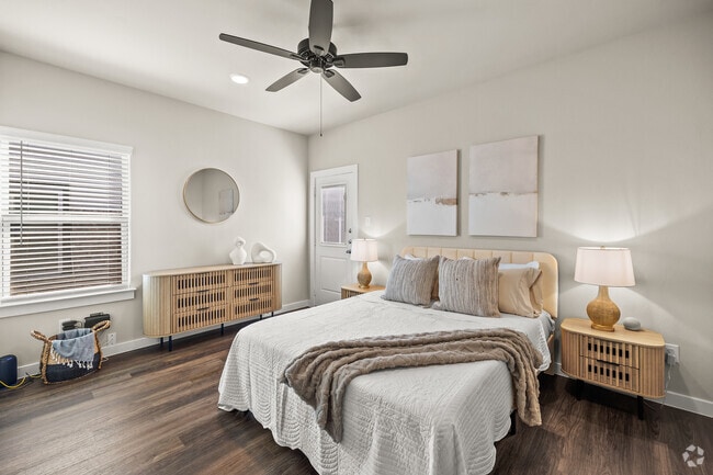2BR, 2BA - 883SF - Primary Bedroom