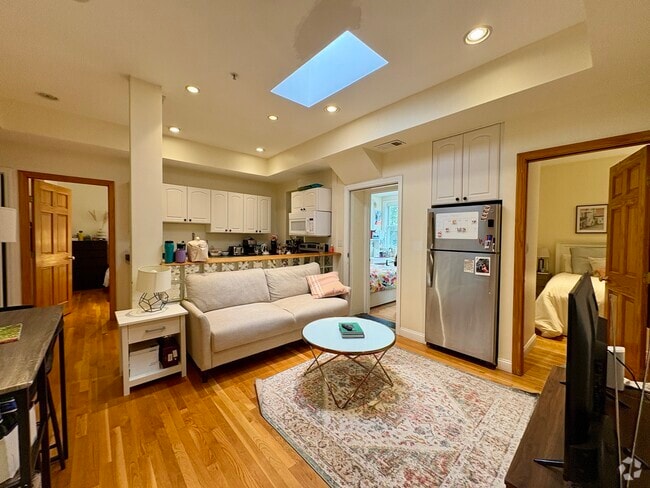 Building Photo - 1801 Beacon St Unit 8 Rental