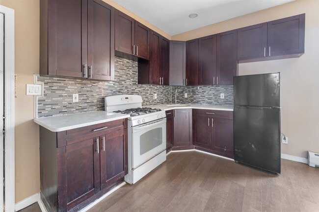 Photo - 134 Van Horne St Unit 2L