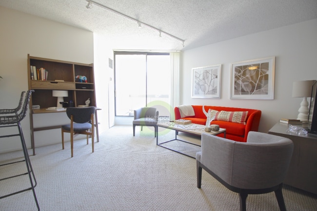 Photo - 730 N Dearborn St