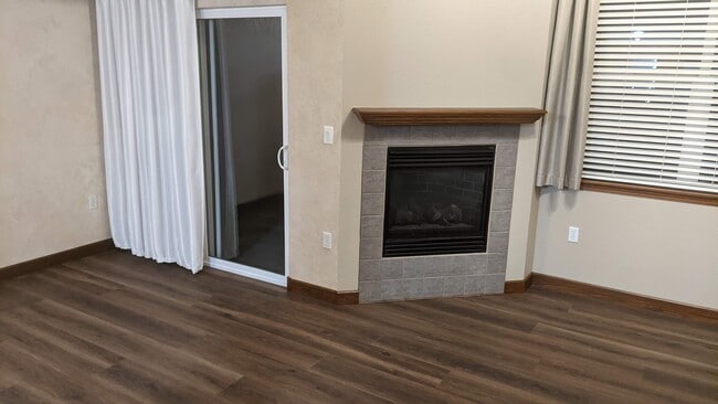 Living room fireplace - 4245 Boardwalk Dr Unit F8