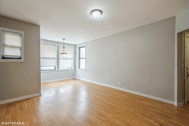 Photo - 6013 S Michigan Ave