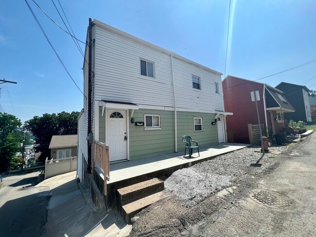 Building Photo - 2701-2703-2703 Oakley Wy Unit 2701