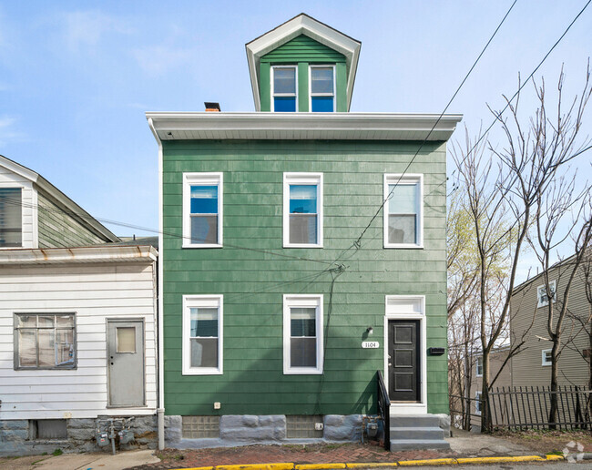 Building Photo - 1104 Brabec St Rental