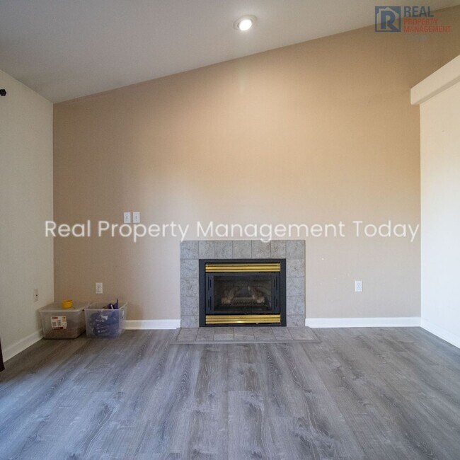 3 Bedroom 2 Bathroom House with Garage + L... House Rental in