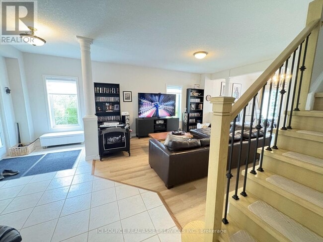 Photo - 2 Woodcrest Ct