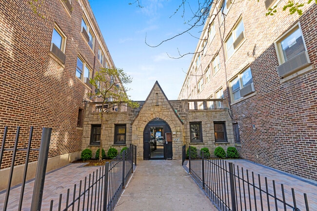 Building Photo - 1555 W Hollywood Ave Unit 314