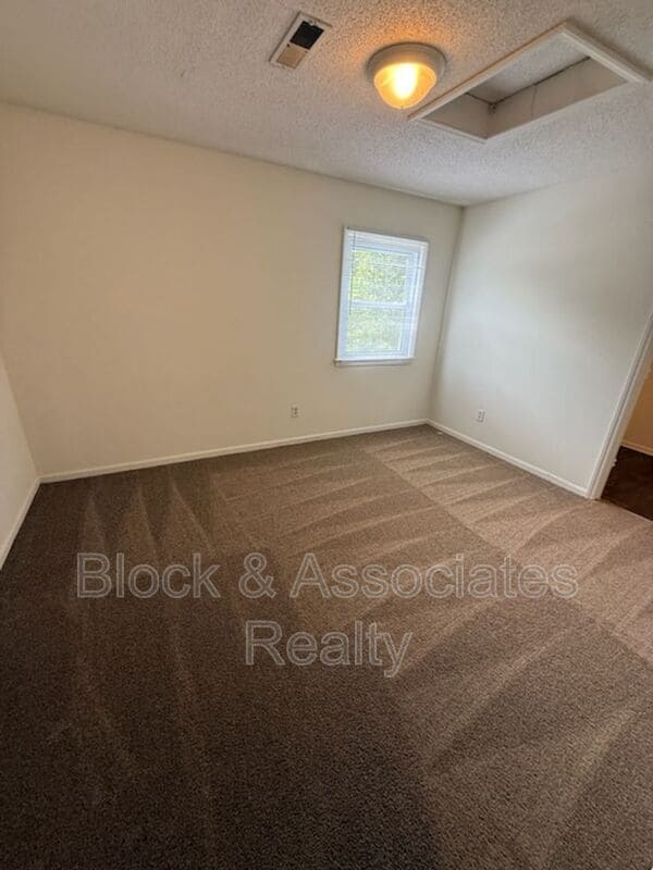 Photo - 120 W Presnell St Unit Apt C