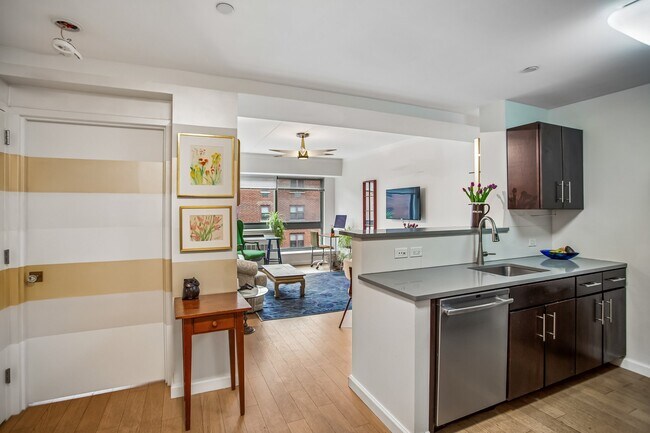 Photo - 535 W 52nd St Unit 6E