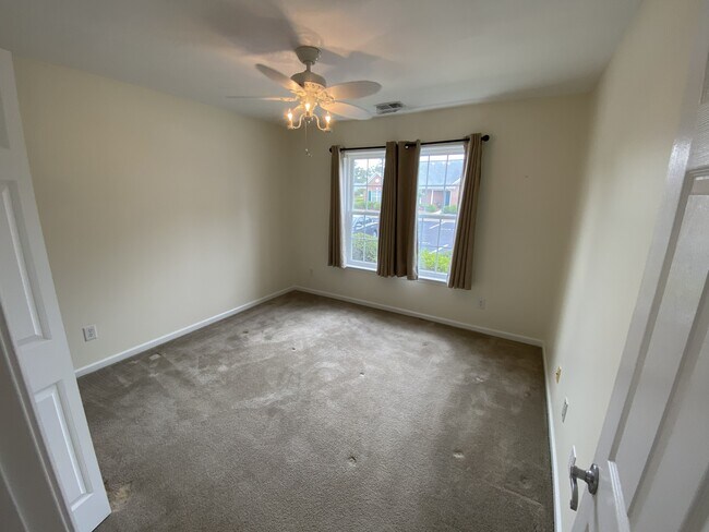 Photo - 1041 Bridgeport Way