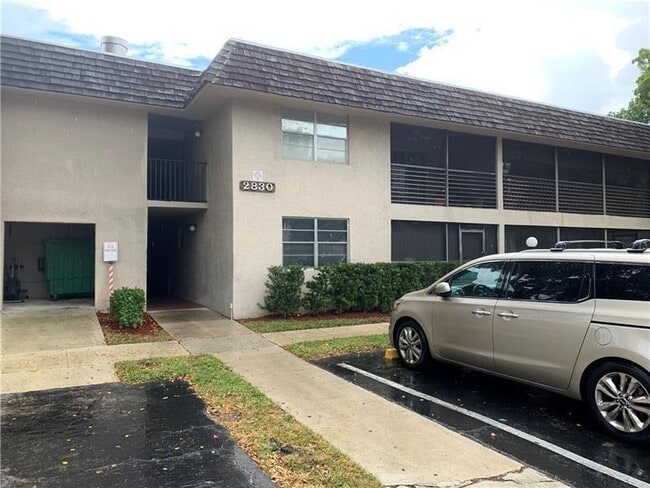 Building Photo - 2830 Riverside Dr Unit 102-3