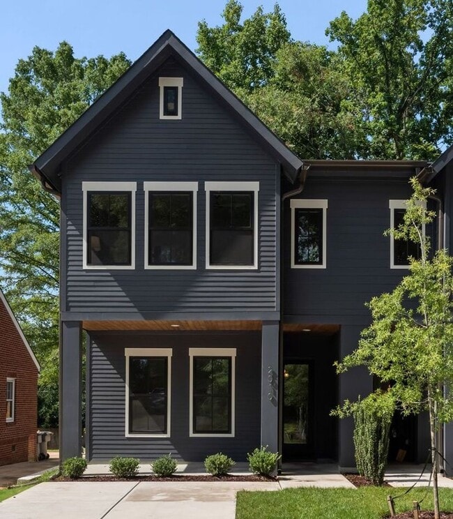 Photo - 2010 St John St