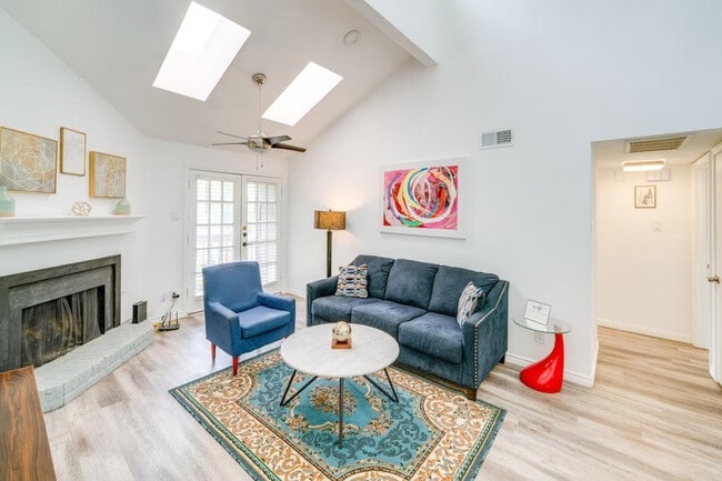 Building Photo - 85 Phoenix Dr Unit ID1386187P