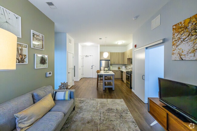 2BR, 2BA - 939SF - Kitchen - Third & Valley